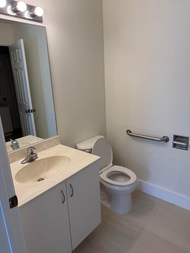 Building Photo - 13505 Fountain View Blvd