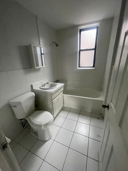 Building Photo - 125 Osborne Ter