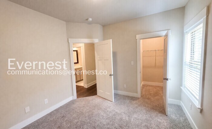 Building Photo - 159 Rosemary Ayers Dr