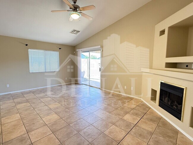 Building Photo - 923 E Monterey St