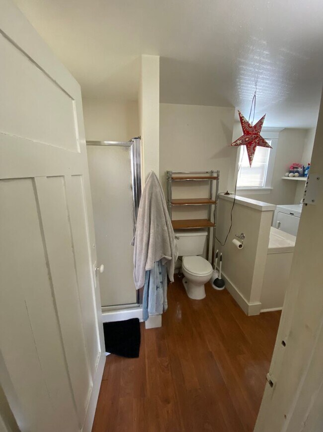 Building Photo - 1304 Ellis St