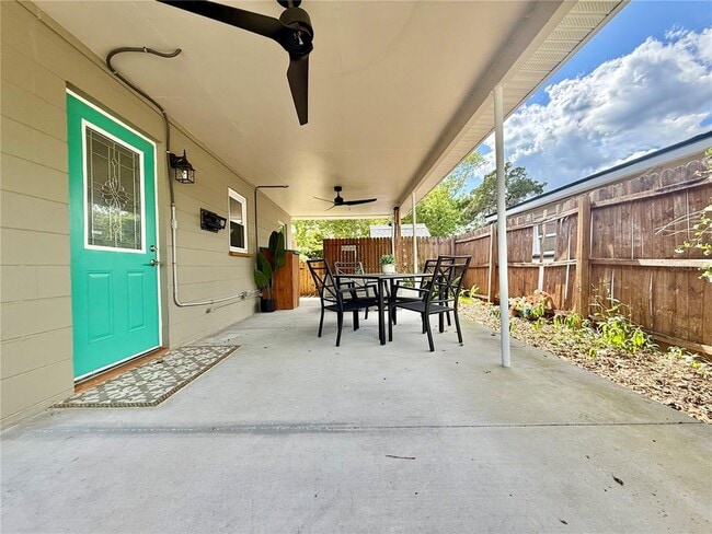 Building Photo - 2440 Anastasia Dr