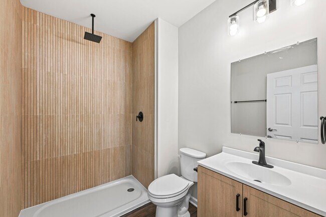 Building Photo - 1868 Forest View Ct