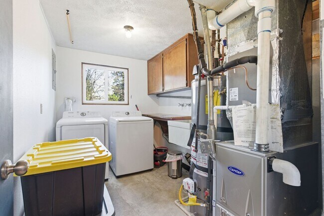 Building Photo - Stunning Fully Renovated 4BR + Bonus on Spokane's South Hill - Chef's Kitchen, 2-Car Garage & Bac...