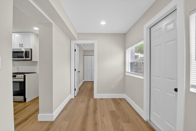 Building Photo - 409 47th St