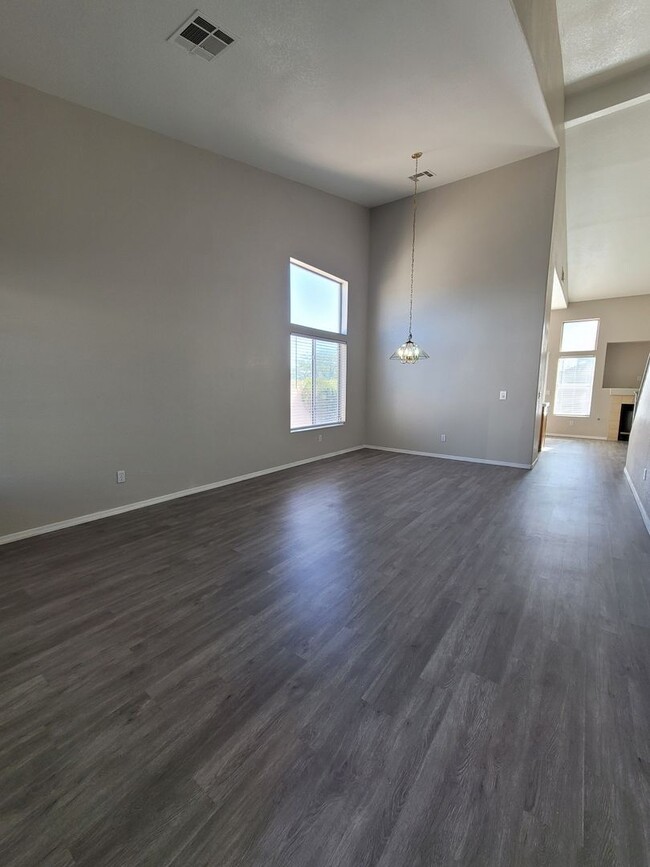 Building Photo - Beautiful 4 Bedroom Home in Green Valley