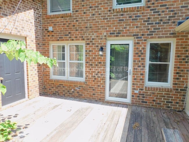 Building Photo - 22 Milpond Ln