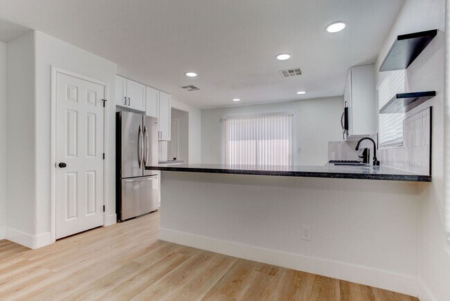 Building Photo - 8765 First Lady Ave