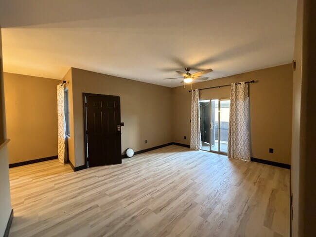 Building Photo - 8000 W Badura Ave