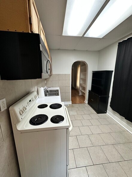 Building Photo - 211 Burns Ave