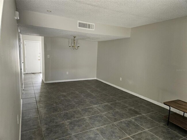 Building Photo - 672 Leslie Ct