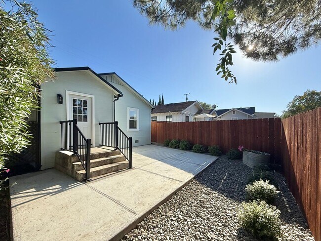 Building Photo - Home in Tres Pinos