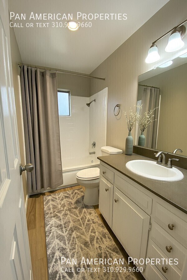 Building Photo - 812 N. Azusa-#14