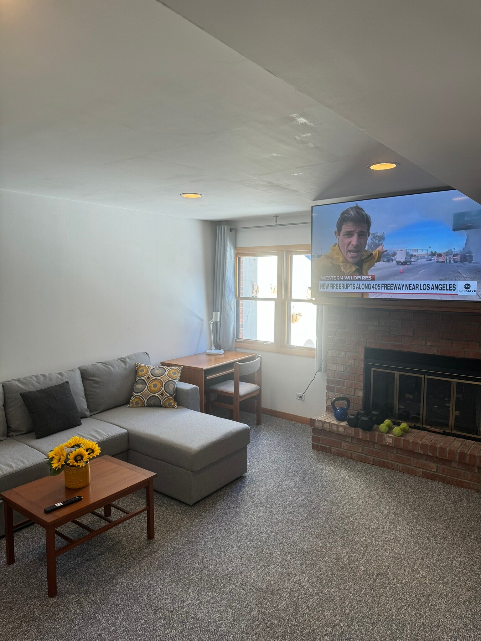 Building Photo - 7S485 Lynn Dr