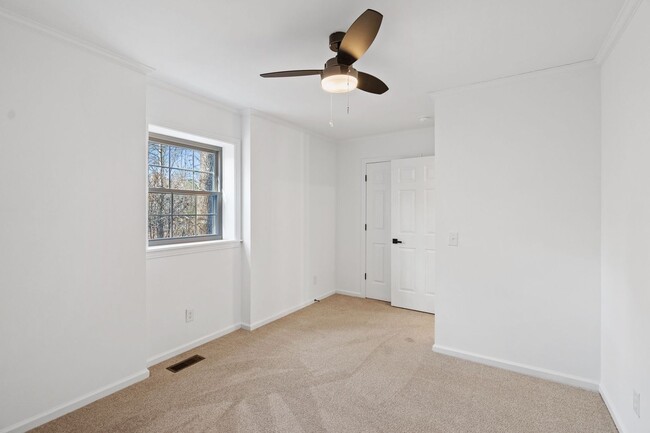 Building Photo - Gorgeous Two Bedroom Home!