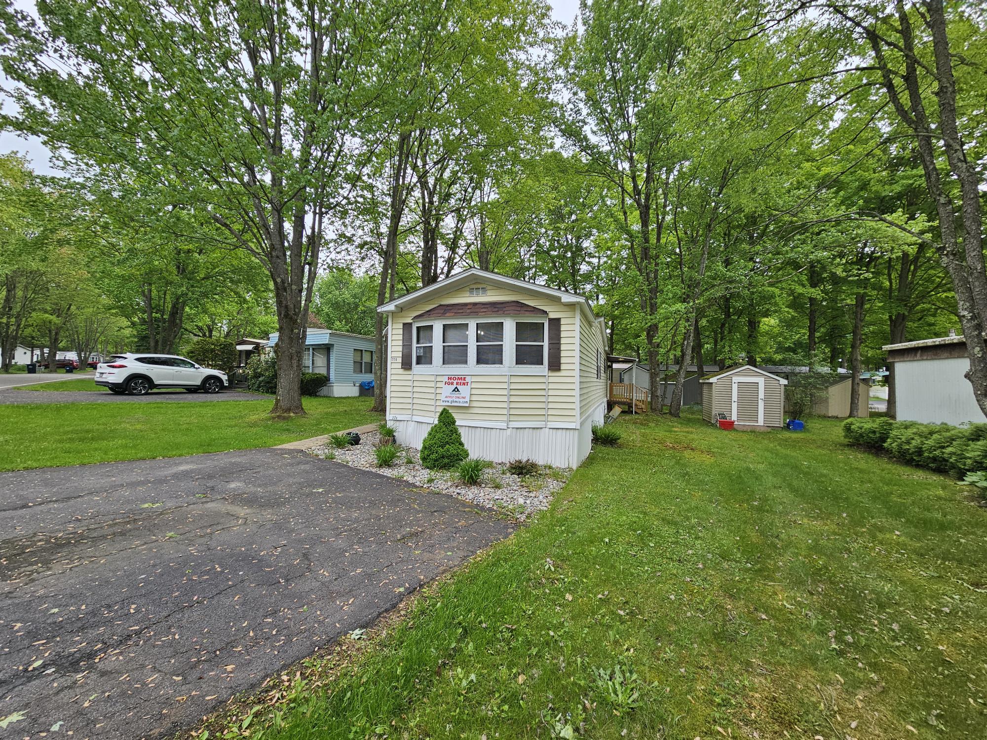 Building Photo - 224 Blossom Ln