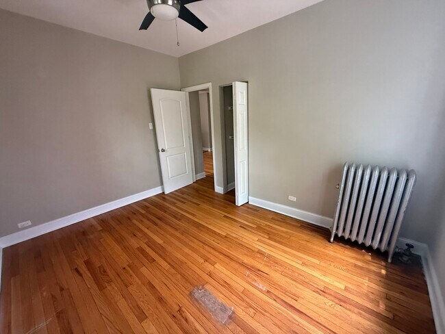 Building Photo - 836 E 53rd St