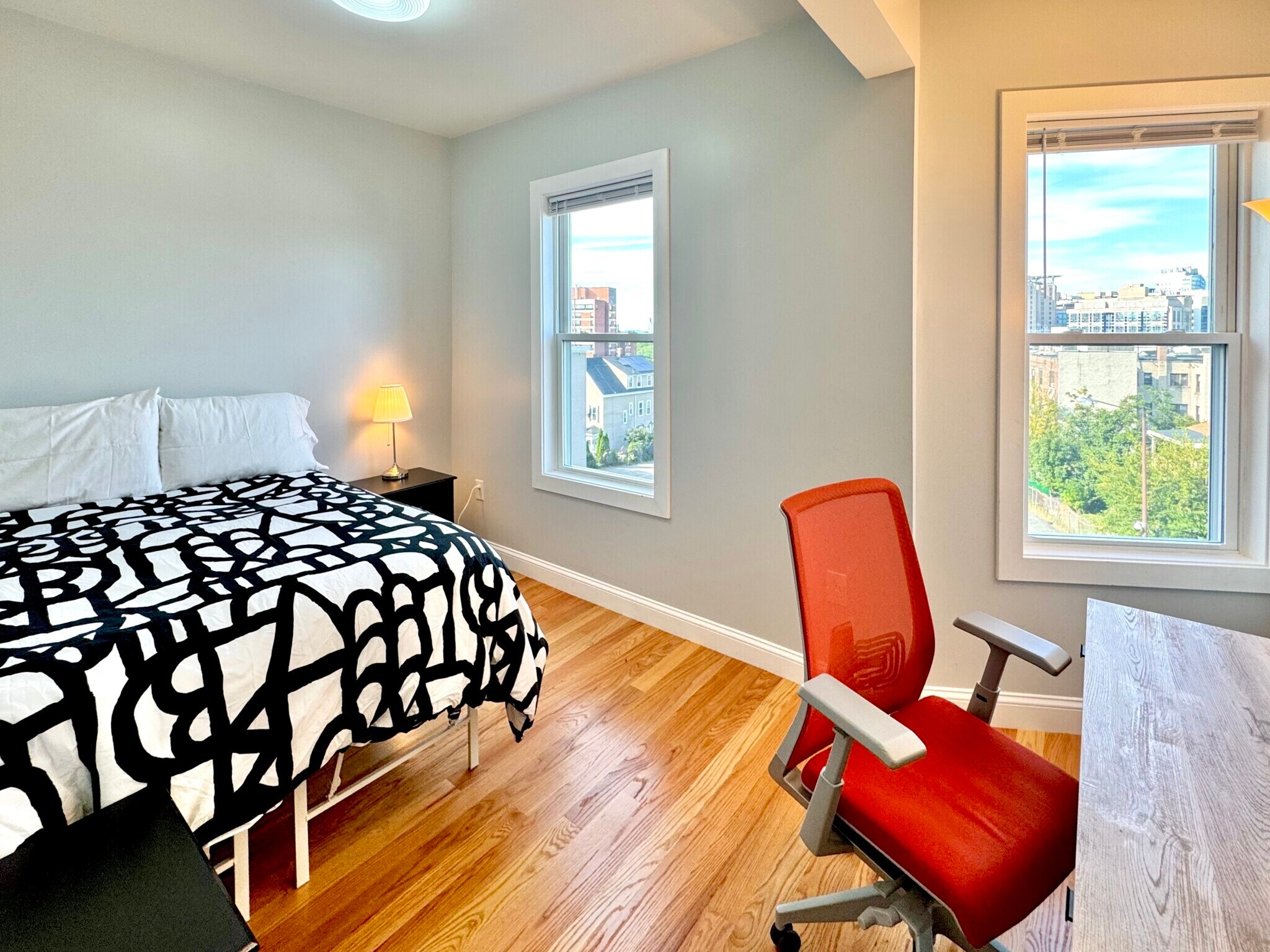 Building Photo - 190 Hillside St