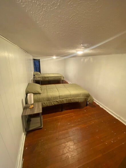 Building Photo - 224 Garfield St