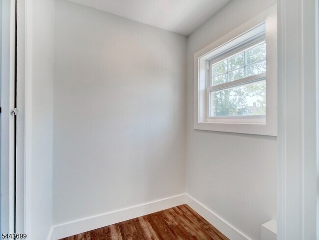 Building Photo - 60 Montague Pl