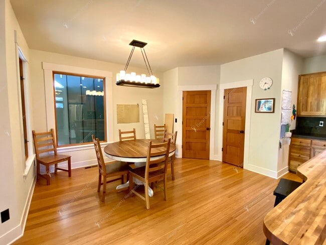 Building Photo - Unfurnished 4BR - 2.5BA NWX Corner Lot Pri...