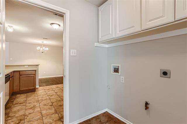 Building Photo - 704 Ashbrook Dr