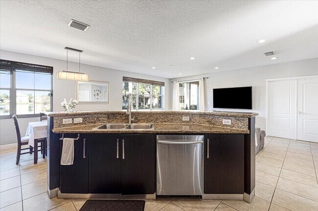 Building Photo - 2316 SW 127th Ave