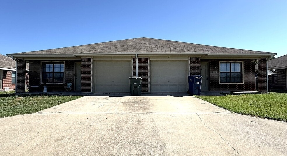 Primary Photo - 2706 Ashley Dr