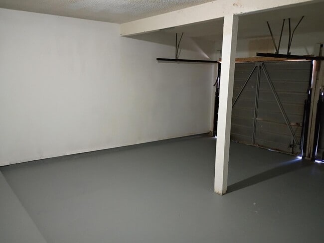 Building Photo - Great Northeast Home