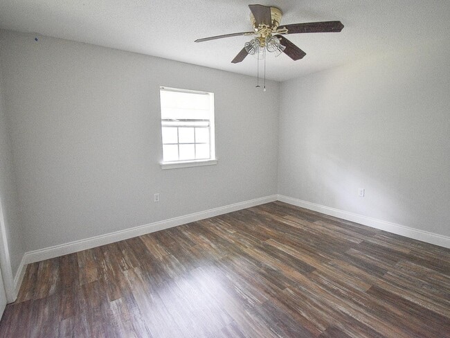 Building Photo - 109 Alida St