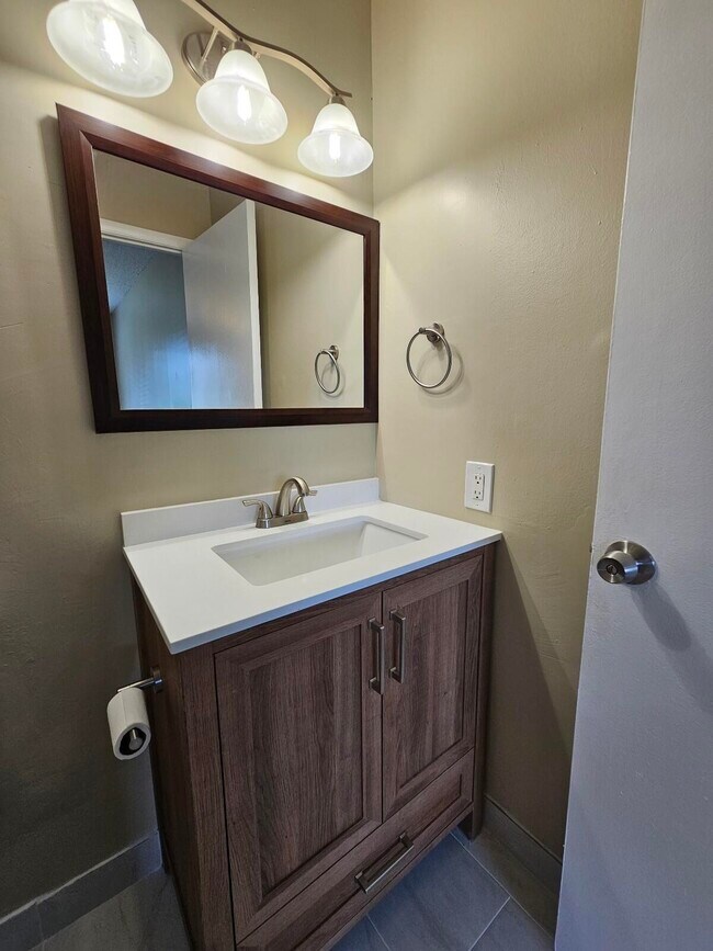 Building Photo - 4876 Orleans Ct