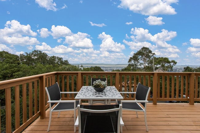 Dine in or out iwth vistas - 3600 Klamath St