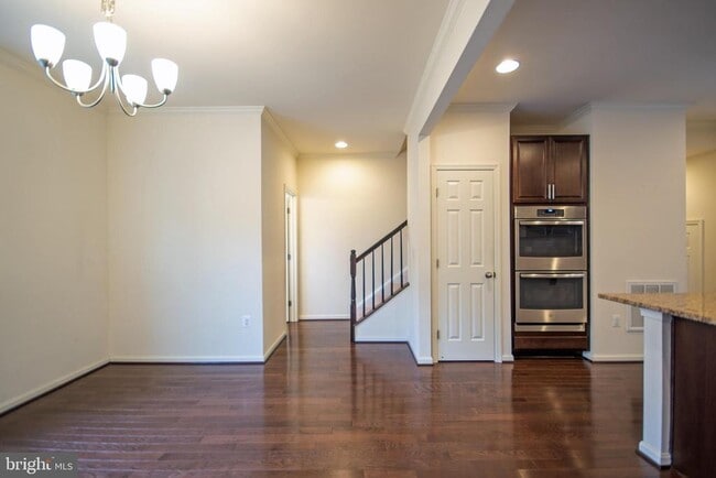 Building Photo - 8024 Cayzer Ln