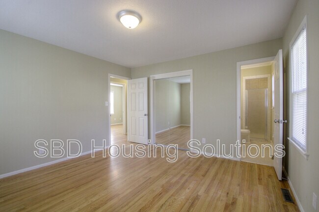 Building Photo - 9313 Palmer Ave