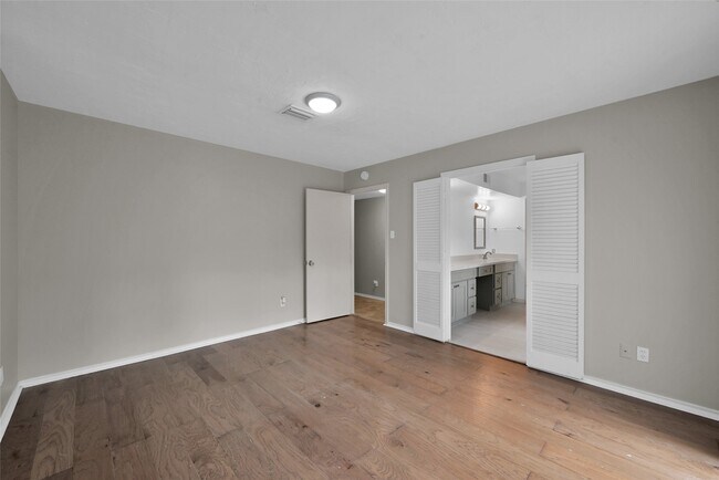 Building Photo - 2 Alladdin Ln