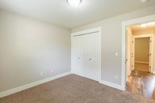 Building Photo - Beautiful 3 bed 2 bath Meridian home in th...