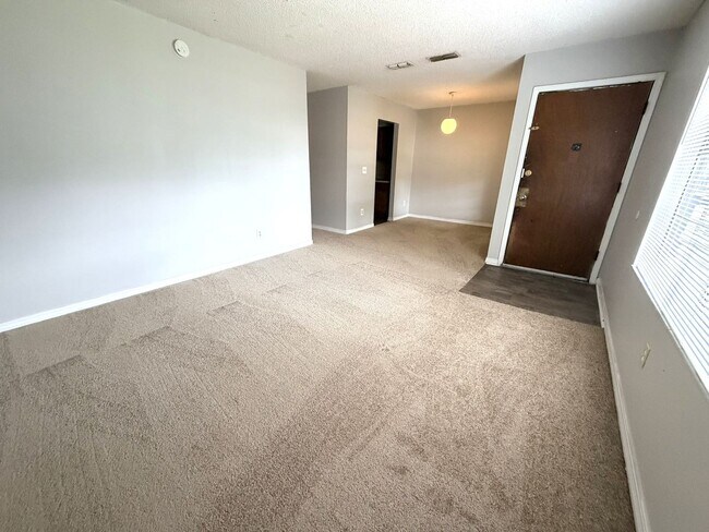 Building Photo - 460 Bentwood Ln