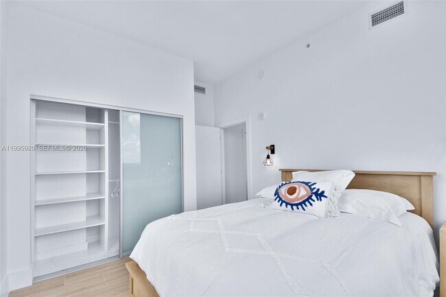 Building Photo - 18800 NE 29th Ave