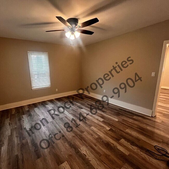 Building Photo - 130 Cole St