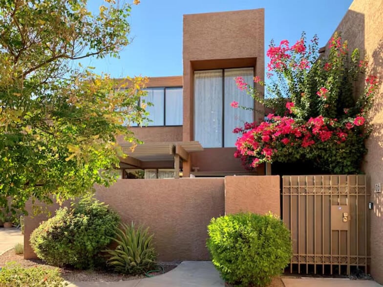 Building Photo - 7401 N Scottsdale Rd
