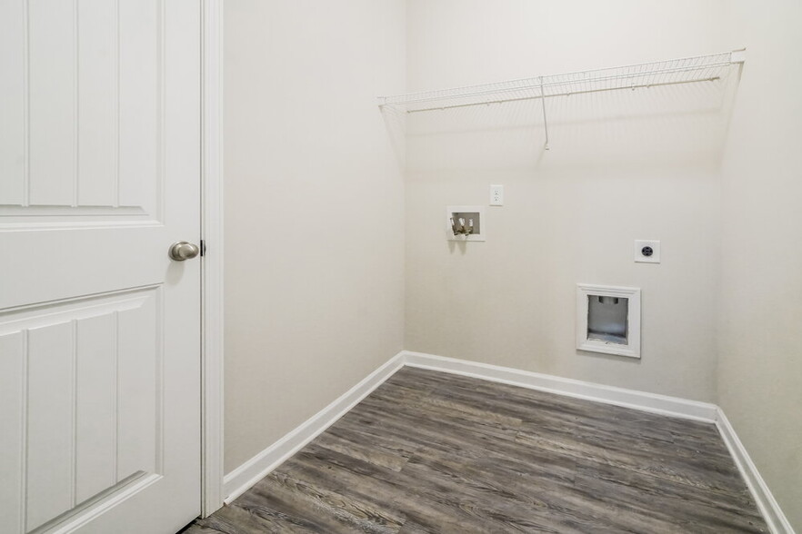 Building Photo - 309 Spruce Creek Ln