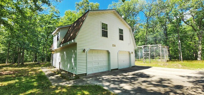 Primary Photo - 226 N High Bridge Rd