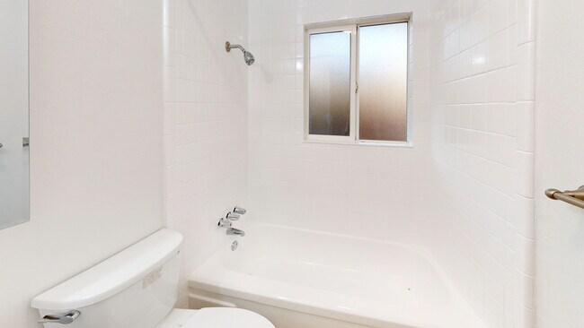 Building Photo - 7 Merrydale Rd