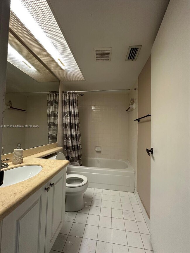 Building Photo - 2653 SE 20th Ct