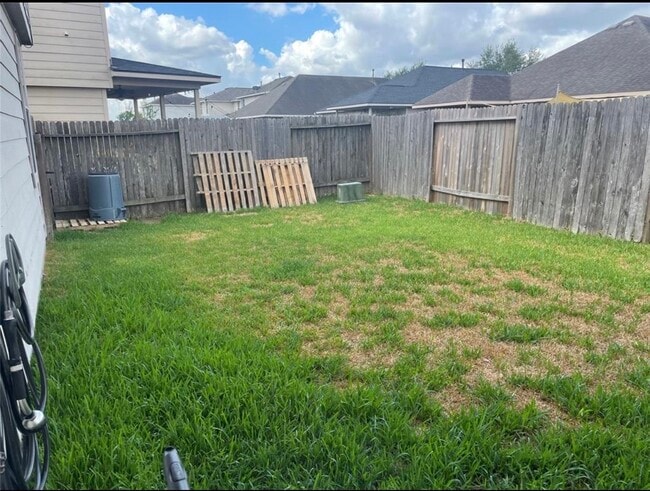 Building Photo - 21615 Falvel Sunset Ct