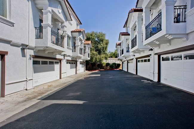 Building Photo - 2339 Chiquita Ln