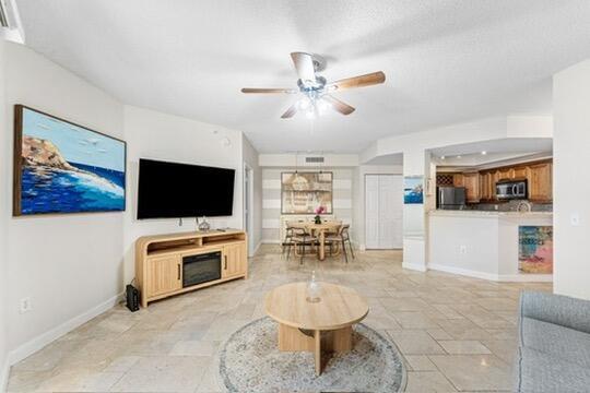 Building Photo - 720 S Sapodilla Ave