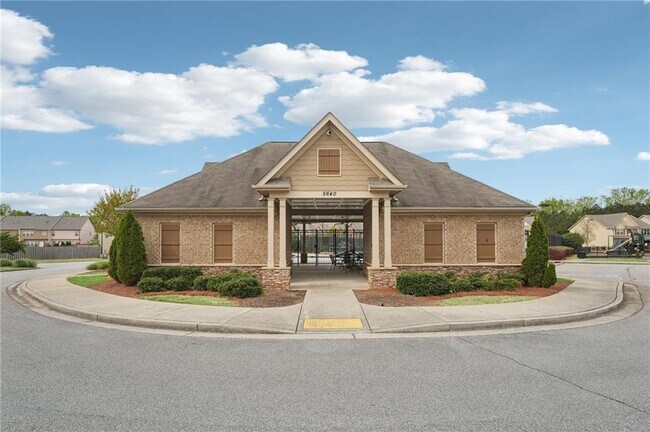 Building Photo - 6370 Shiloh Woods Dr