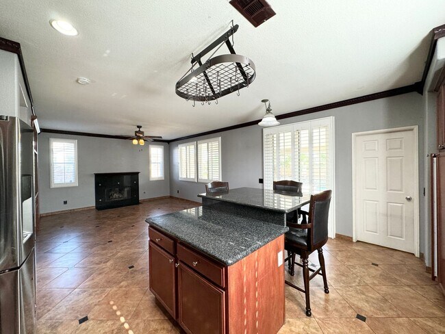 Building Photo - COMING SOON!!! 4 Bedroom/ 3 Bathroom Home ...