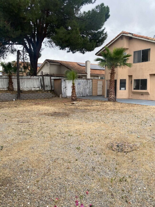 Building Photo - Spacious 3BD/3BA Home with Big Yard — Priced to Move Fast! Pets OK